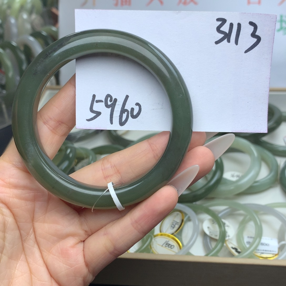 未镶嵌手镯和田玉