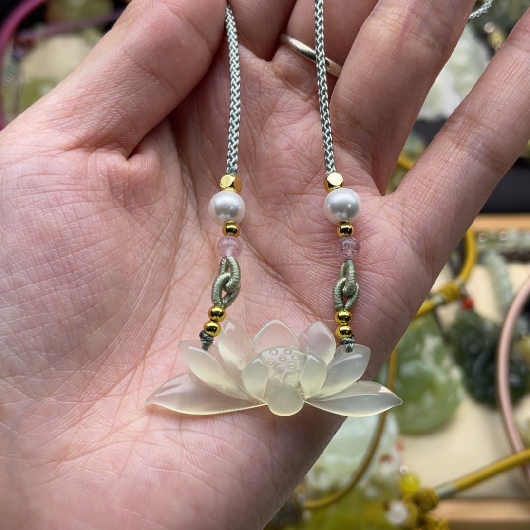 蛇纹石玉颈饰未镶嵌