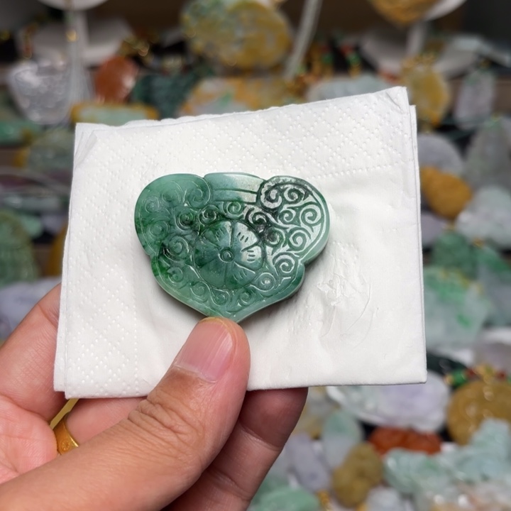 翡翠颈饰未镶嵌吊坠