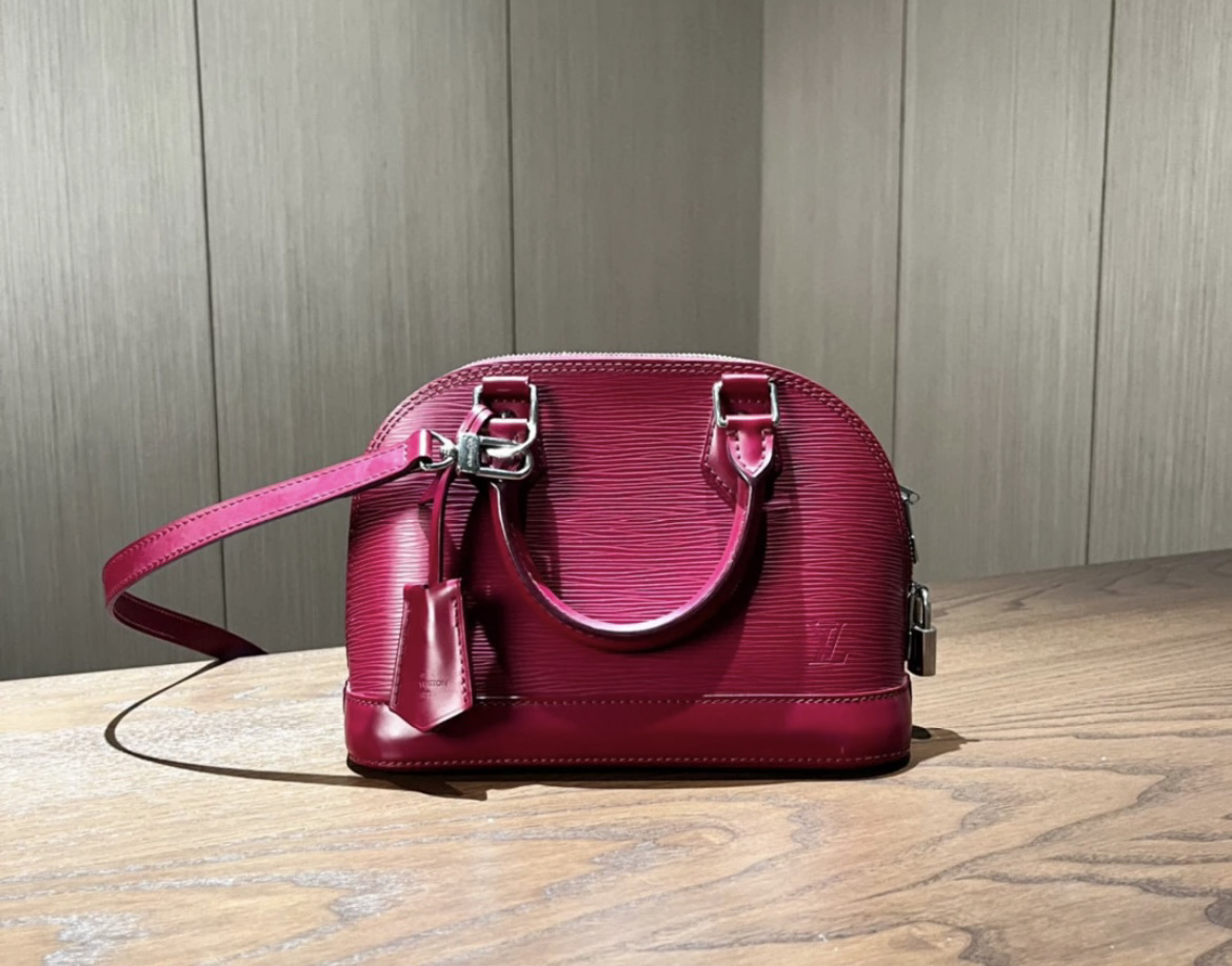 95新 LouisVuitton/路易威登 水波纹红色贝壳包