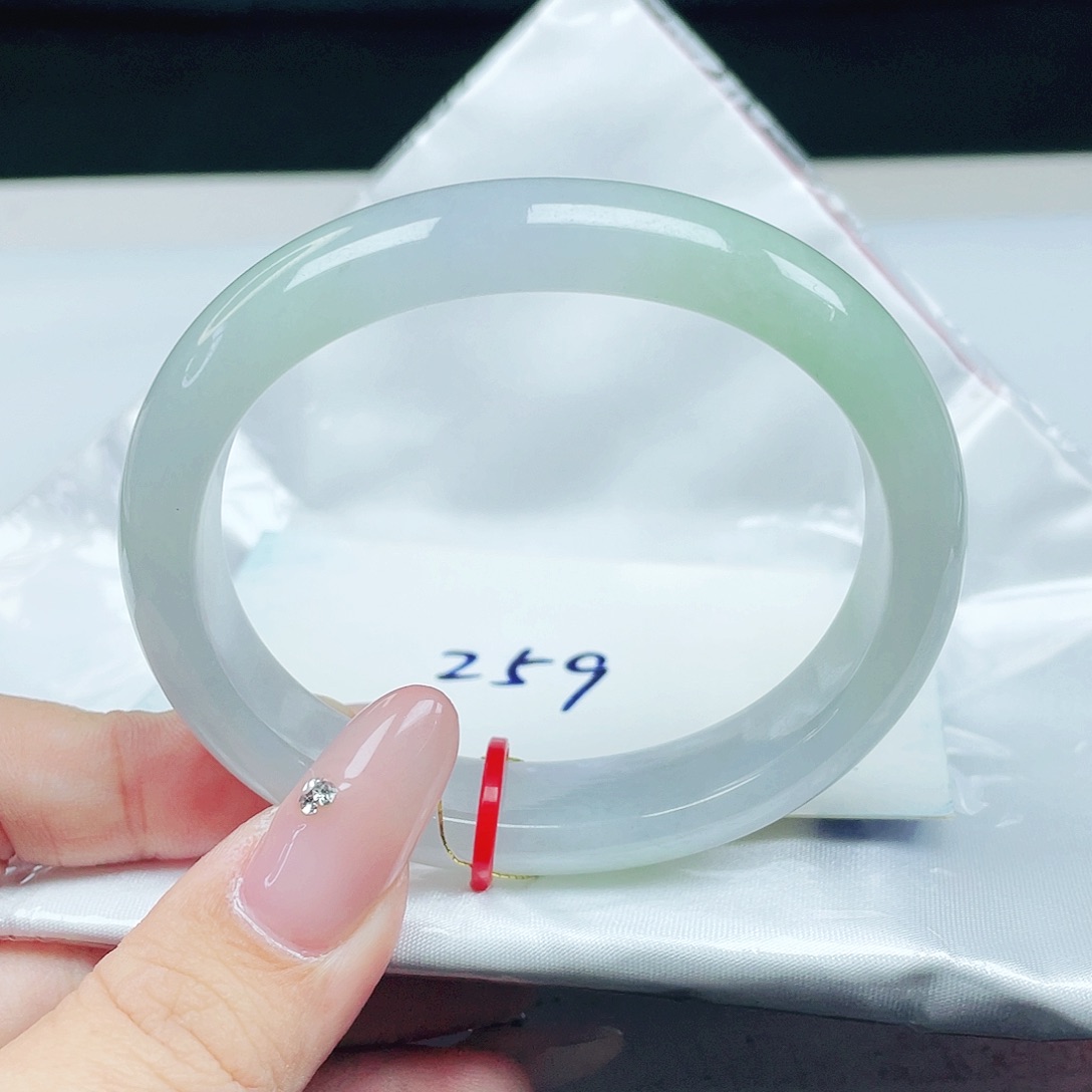 翡翠未镶嵌手镯 贵妃57+