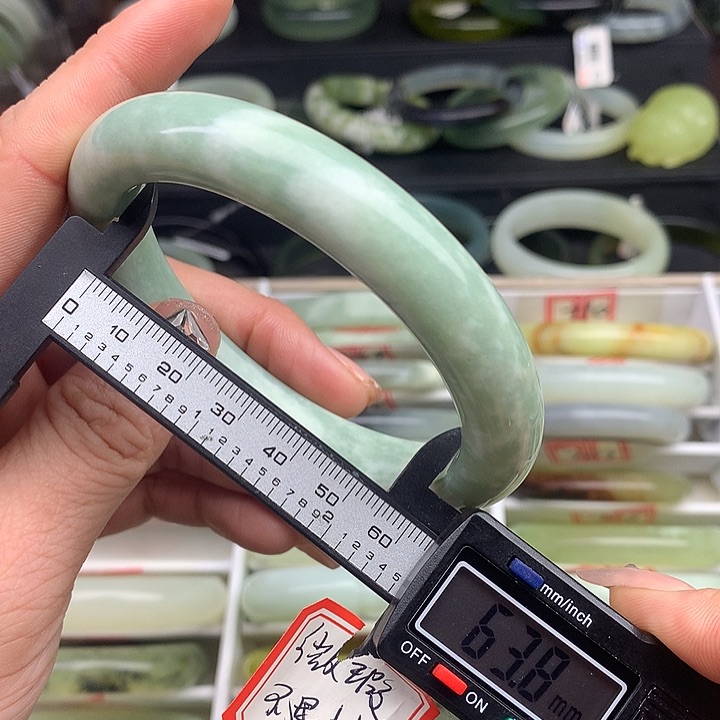 蛇纹石玉手镯未镶嵌686