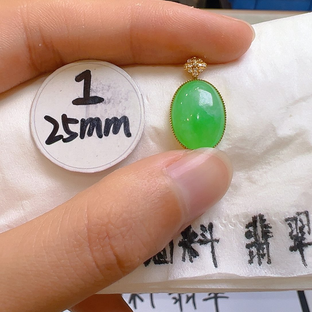 翡翠颈饰18K金镶嵌翡翠