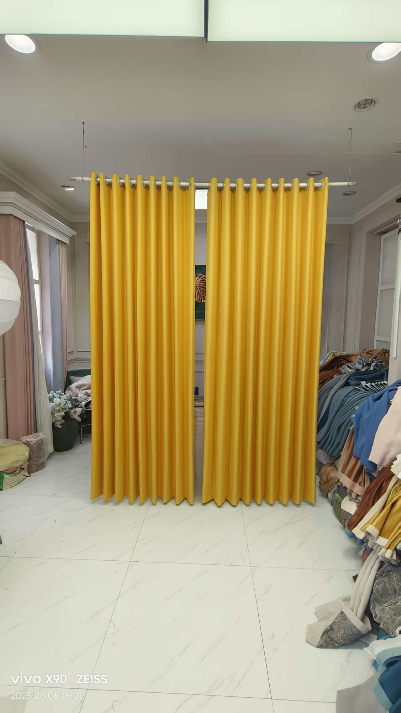 成品窗帘麻料橙黄色  （中间对开）