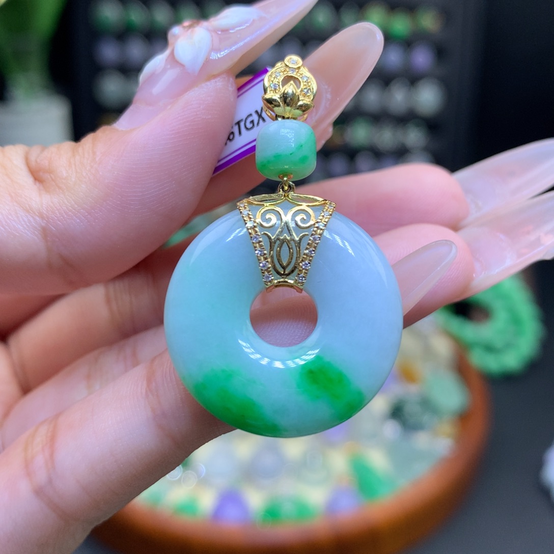 翡翠18K金镶嵌颈饰天然