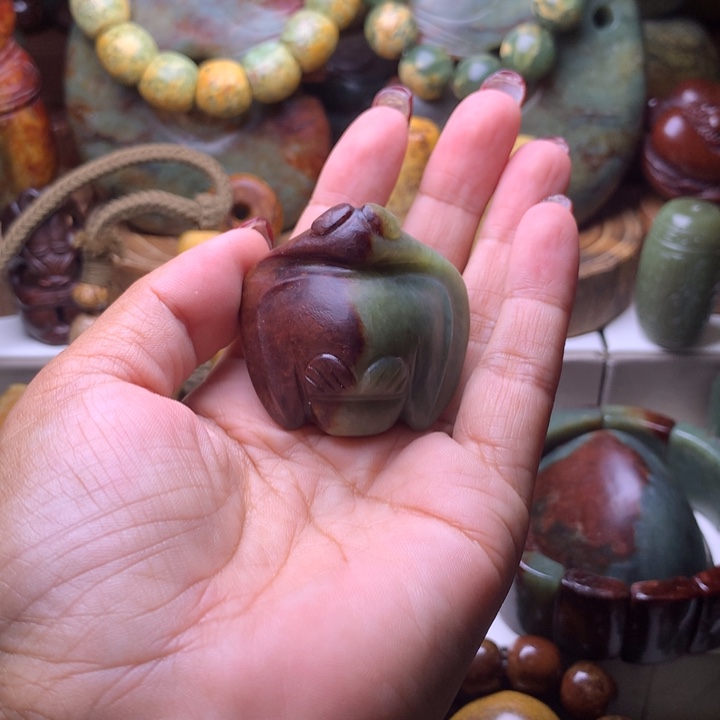 冬***季岫岩河磨玉（透闪石质玉）未镶嵌把件