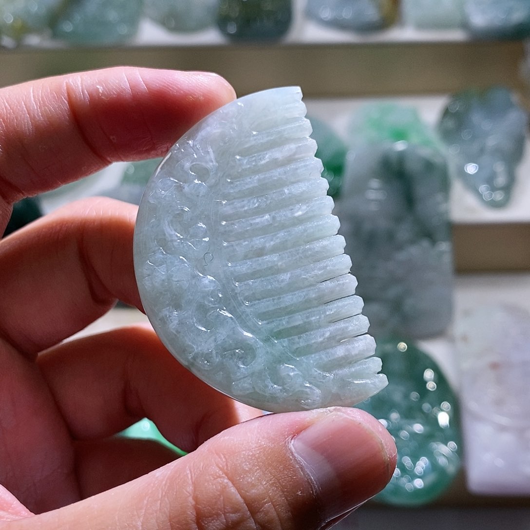 【闪购商品】翡翠颈饰未镶嵌梳子