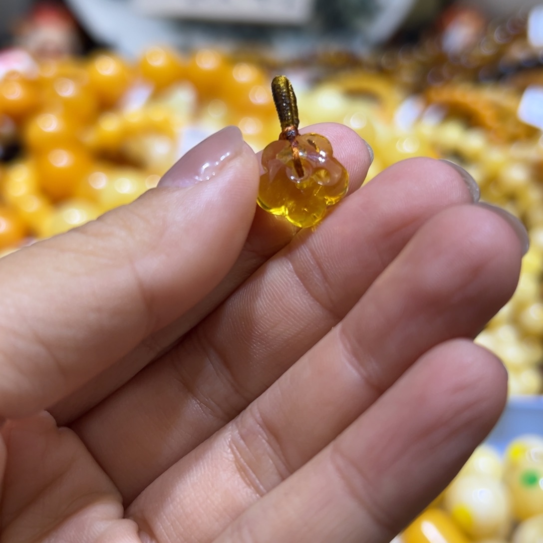琥珀珠宝奇石未镶嵌