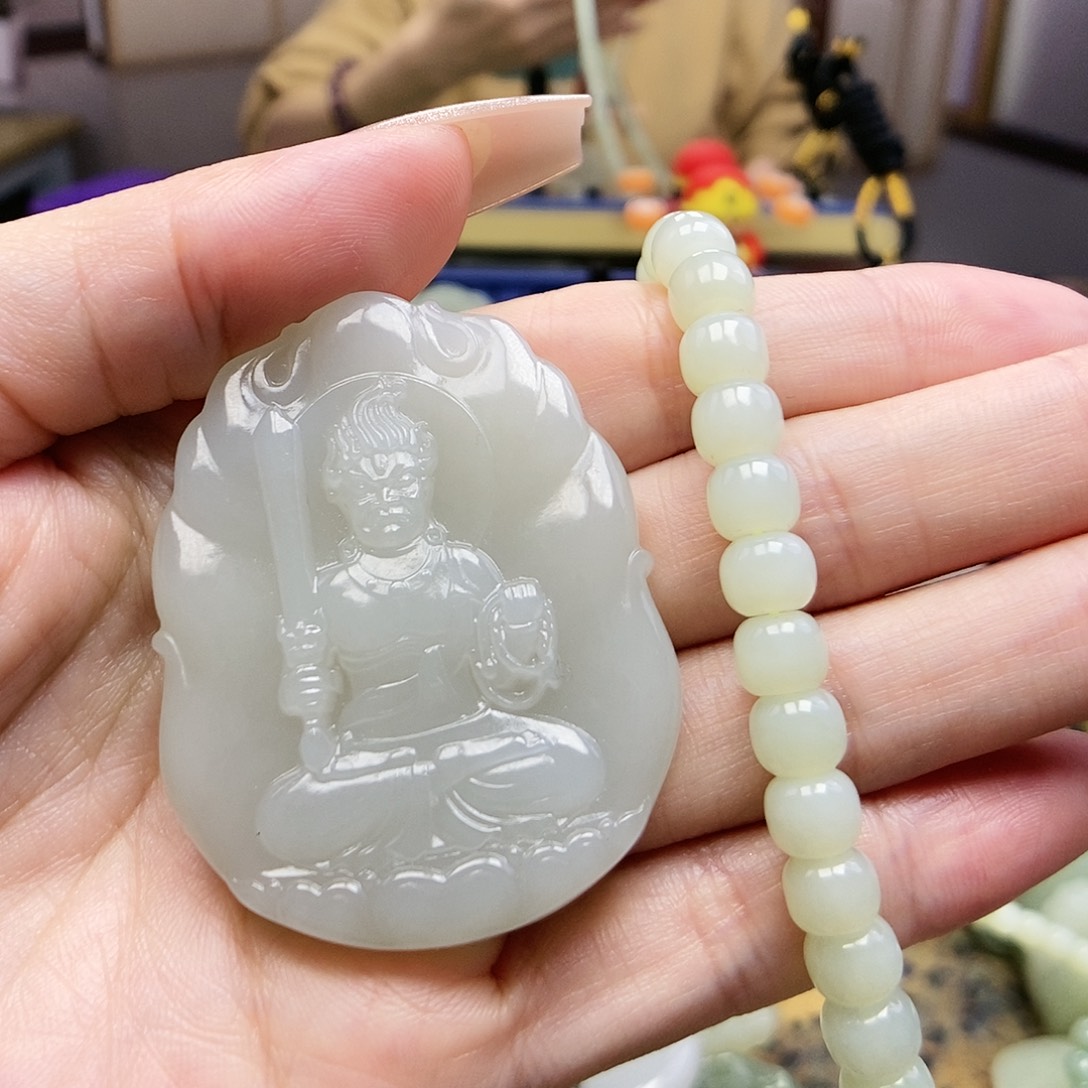 和田玉颈饰未镶嵌肖