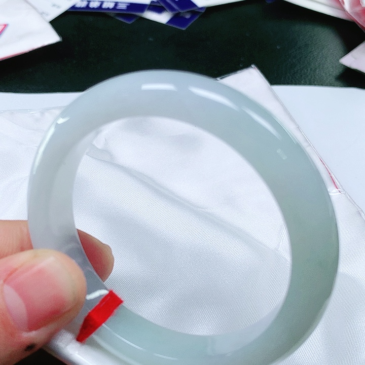 翡翠手镯未镶嵌翡翠手镯未镶嵌