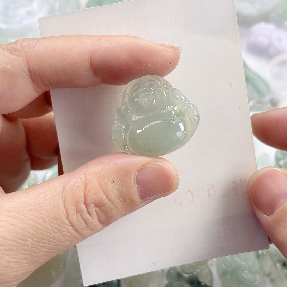 翡翠颈饰未镶嵌佛公