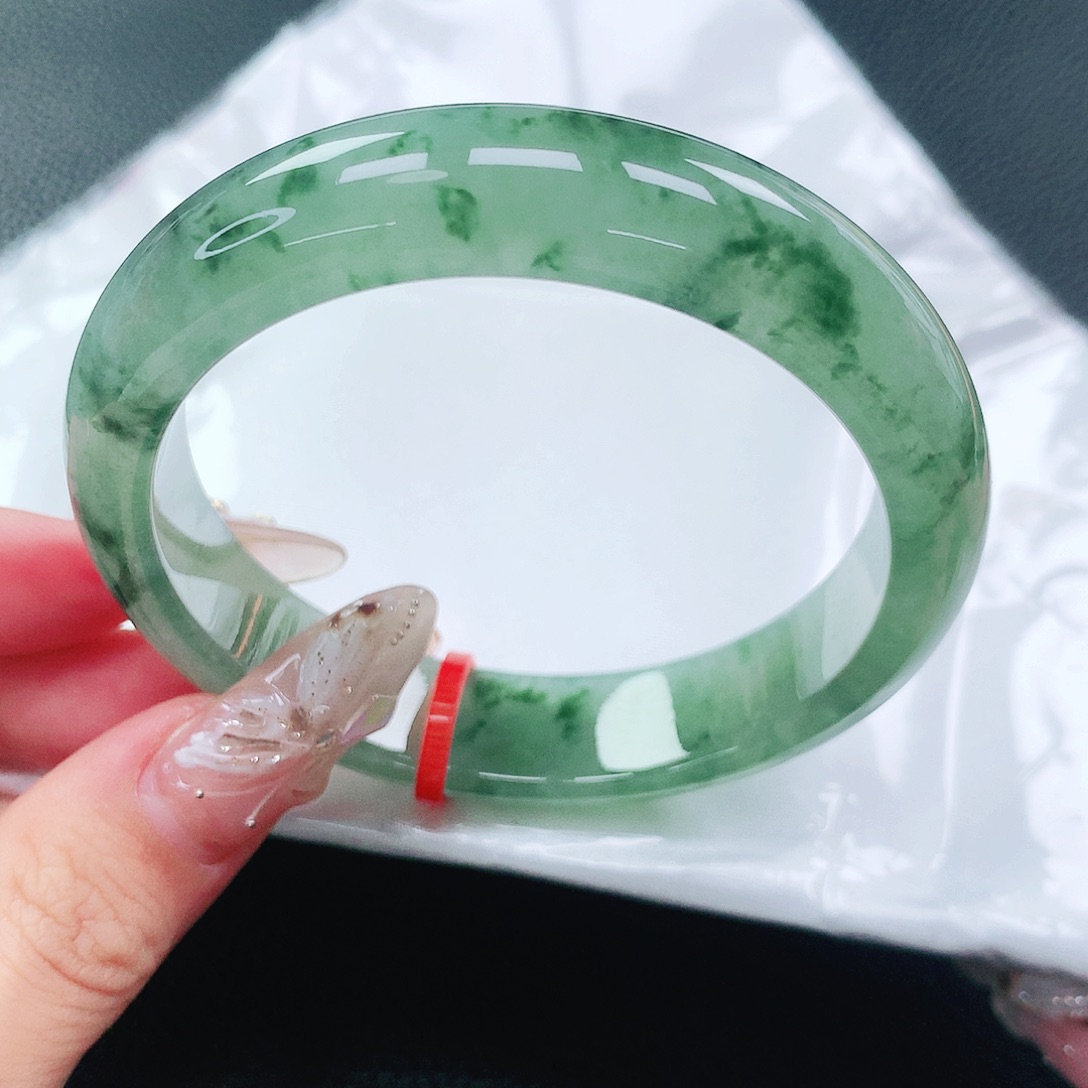 翡翠手镯未镶嵌56圈