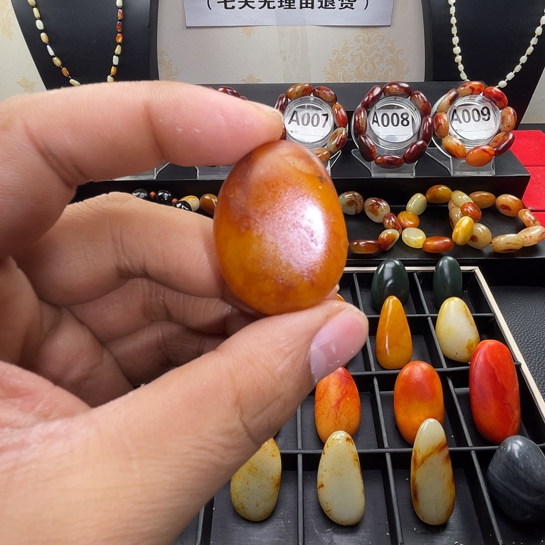 和田玉未镶嵌吊坠(赠链)