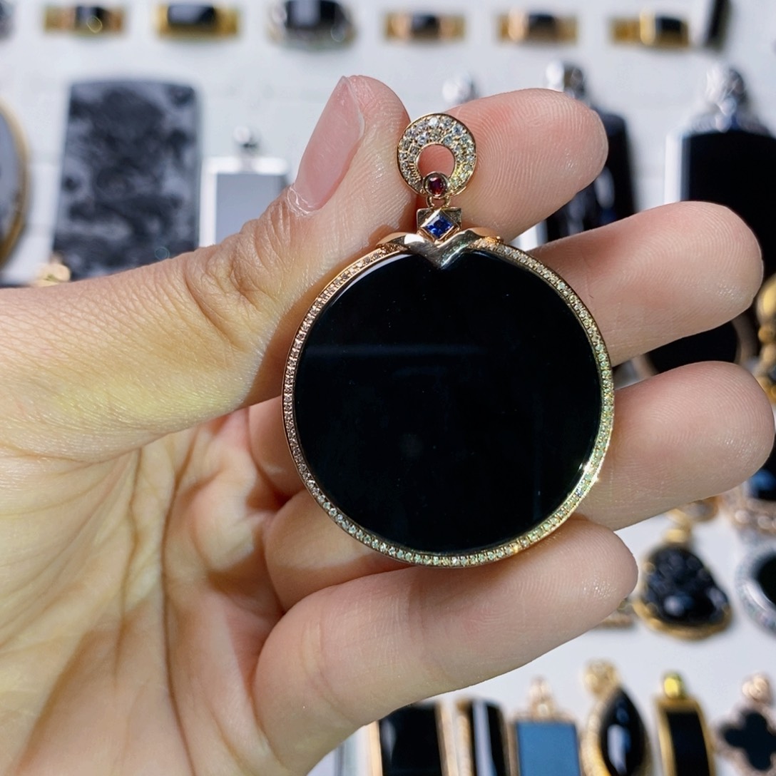 定制翡翠18K金镶嵌墨翠圆牌