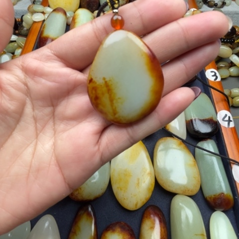 和田玉颈饰未镶嵌