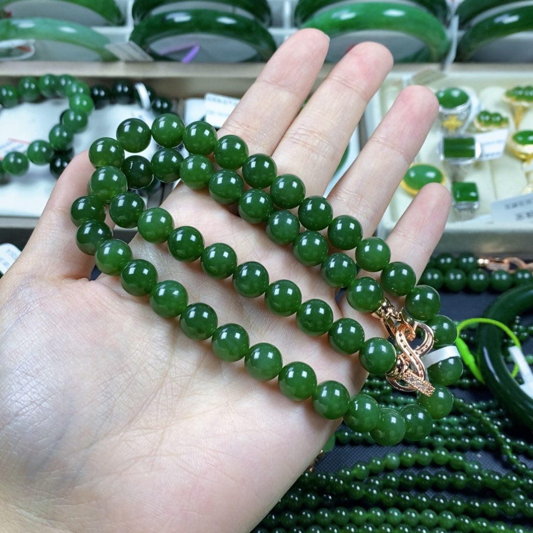 和田玉（碧玉）颈饰未镶嵌顺***。