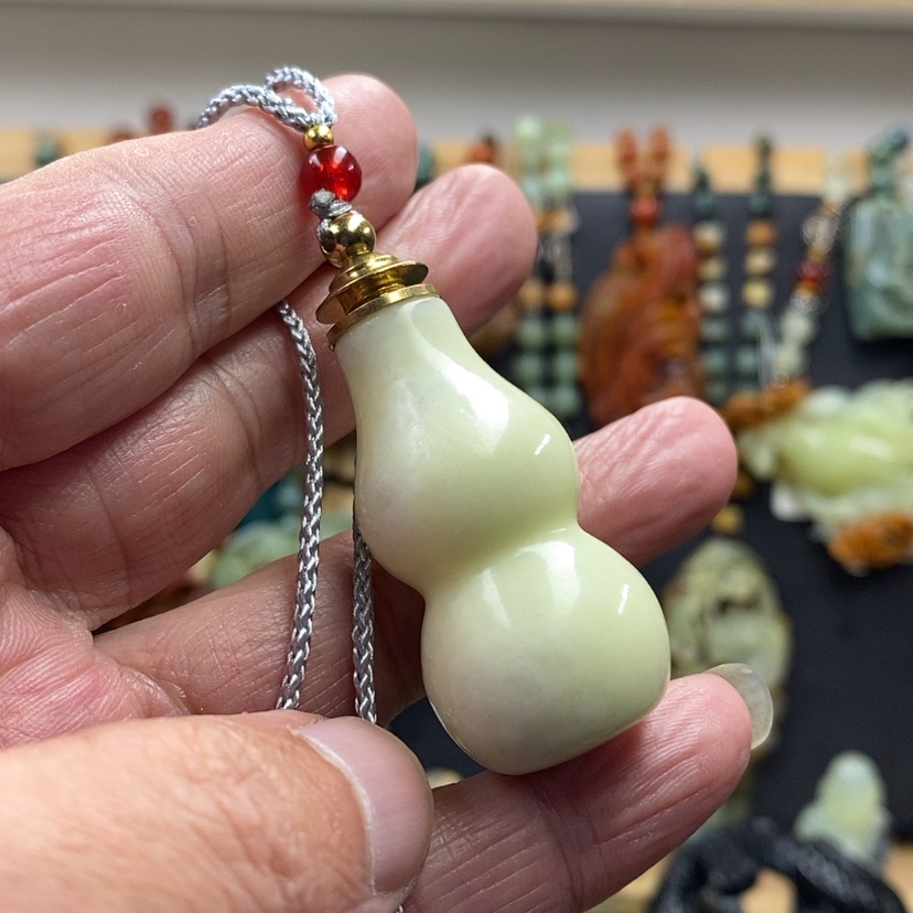 【闪购商品】蛇纹石玉未镶嵌吊坠