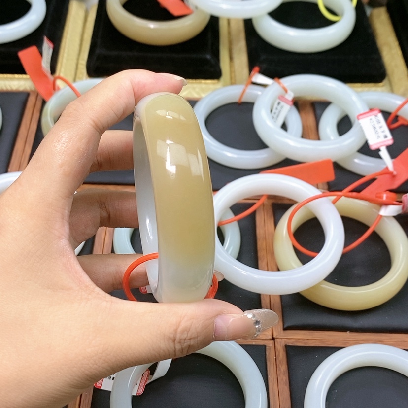 【闪购商品】和田玉手镯未镶嵌