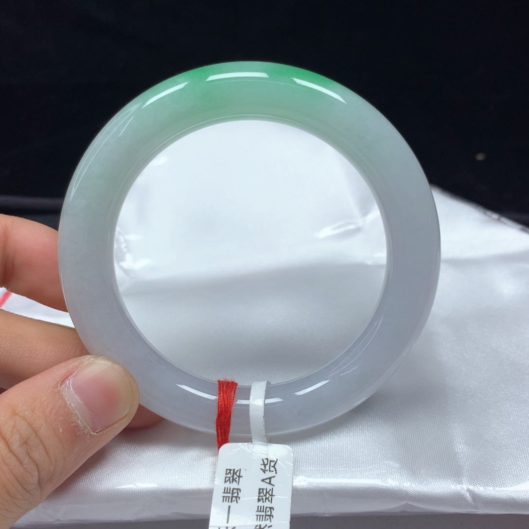 翡翠未镶嵌手镯（圆镯）54.6