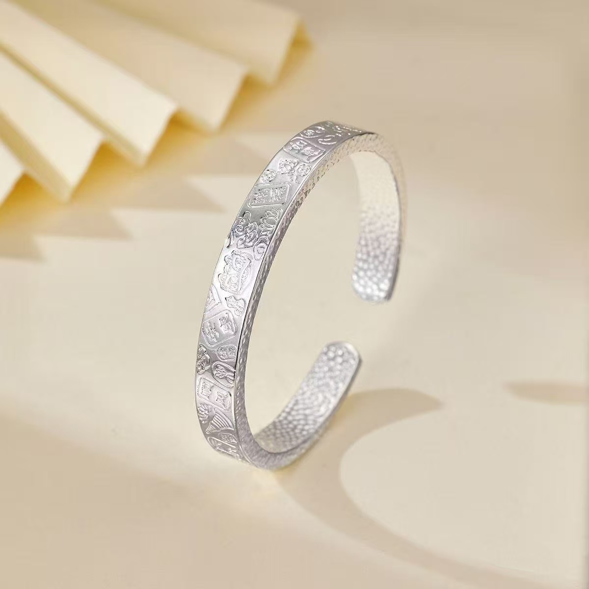 999.9银锤纹厚吉言开口镯