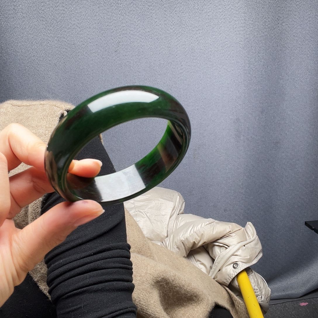 迎***盈和田玉未镶嵌手镯