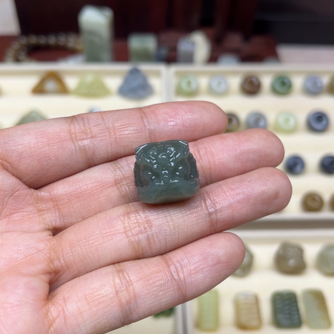 ****公和田玉未镶嵌珠宝半成品