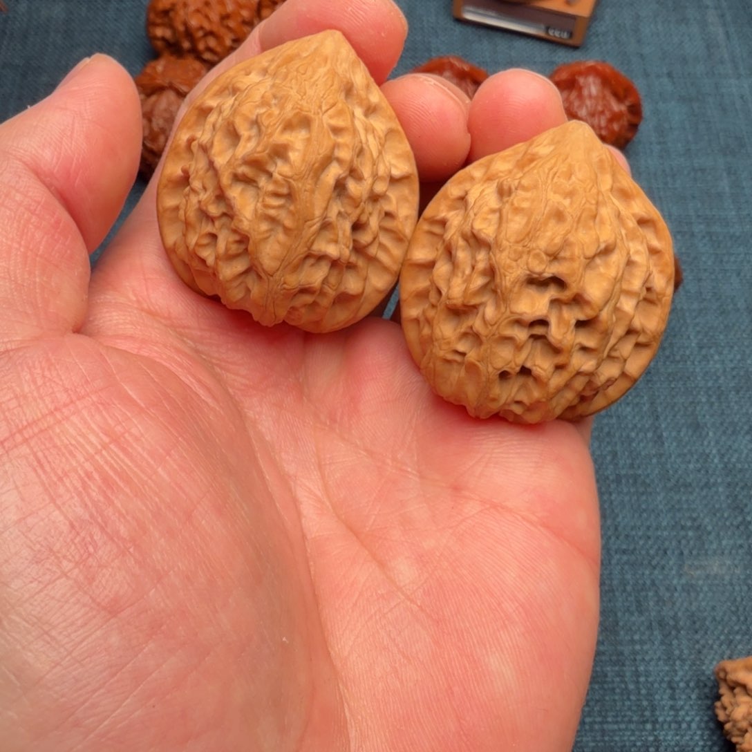 文玩核桃吊坠金牛35