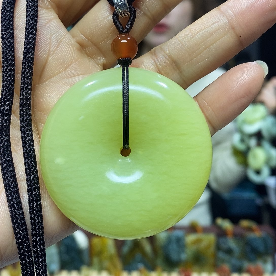 未镶嵌岫玉挂件吊坠