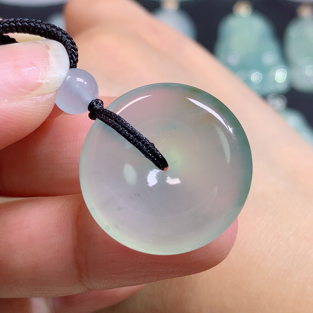 翡翠未镶嵌颈饰平安扣