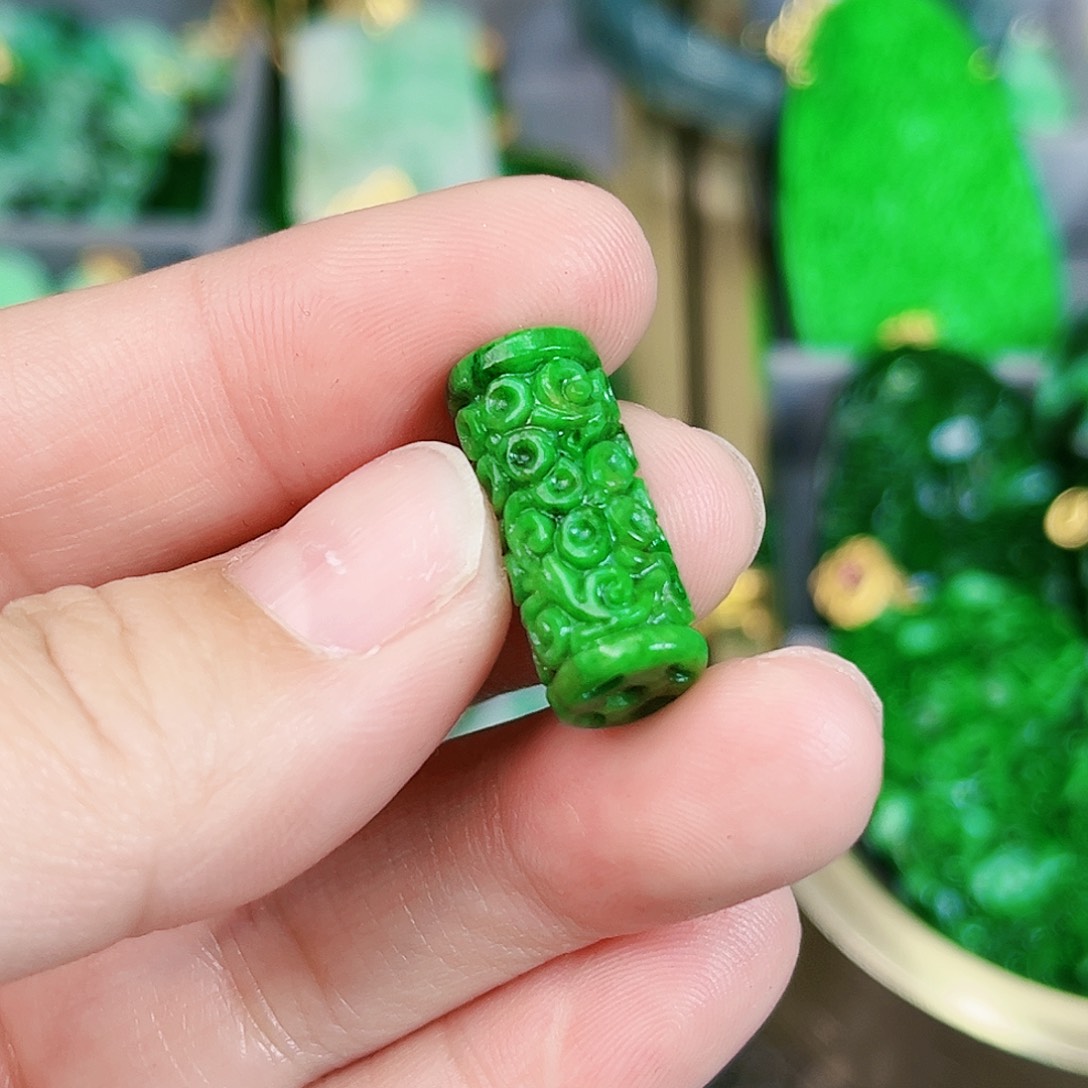 翡翠颈饰未镶嵌吊坠