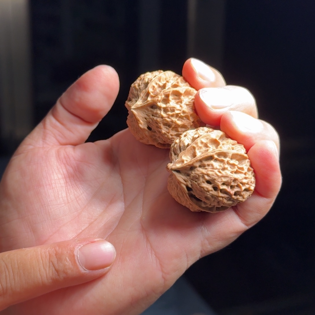 文玩核桃把件69号龙首四棱