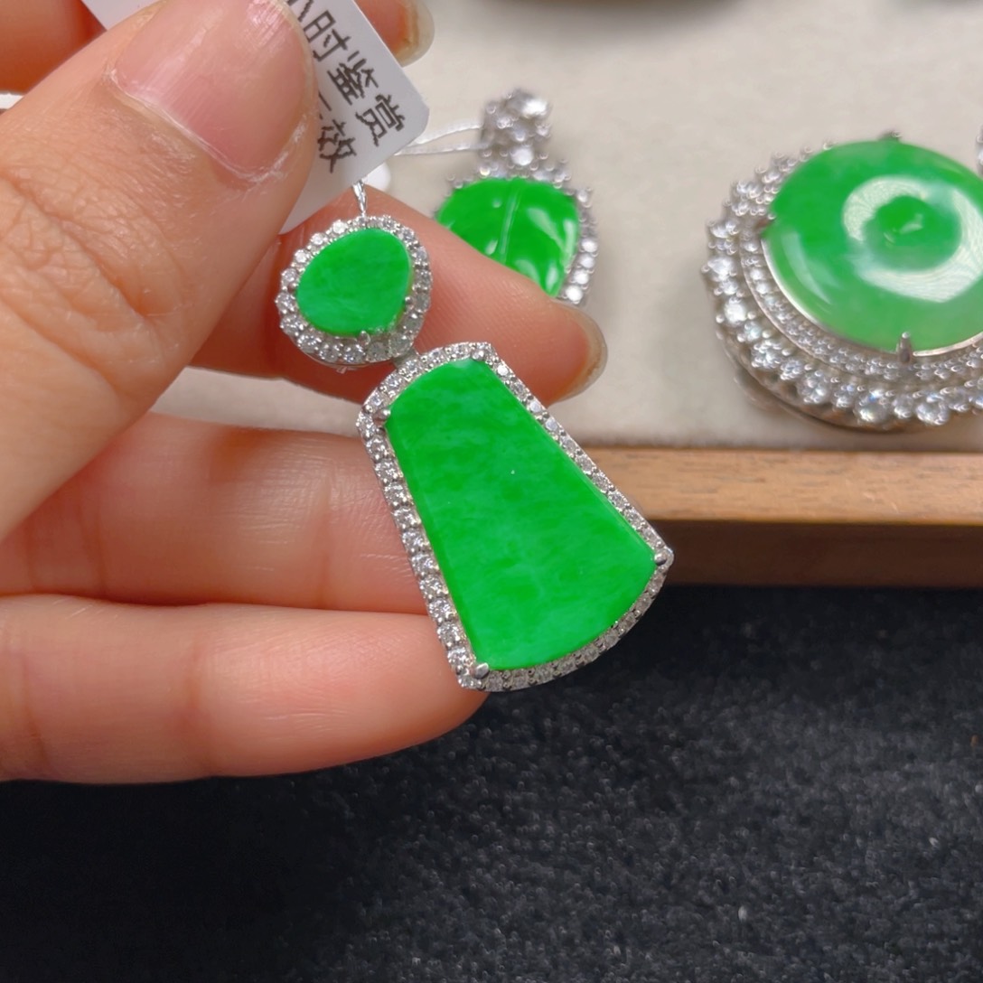 翡翠颈饰银S925镶嵌翡翠