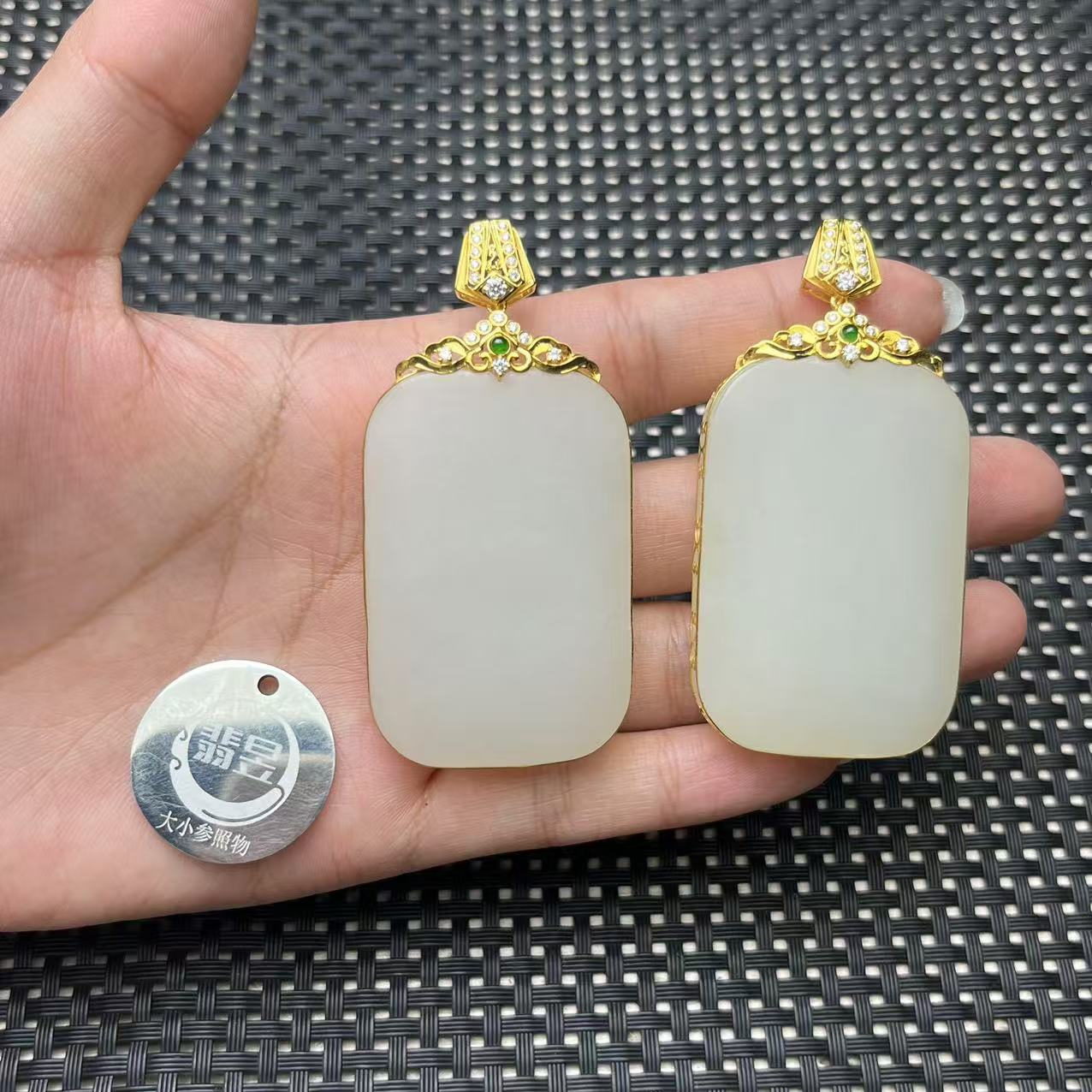 翡昱-N3-20071-和田玉吊坠18K金镶/约47*32*11*/-多样性发其一-D