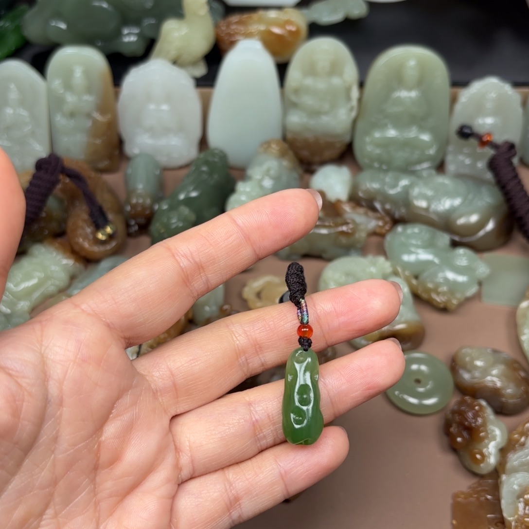 和田玉颈饰未镶嵌