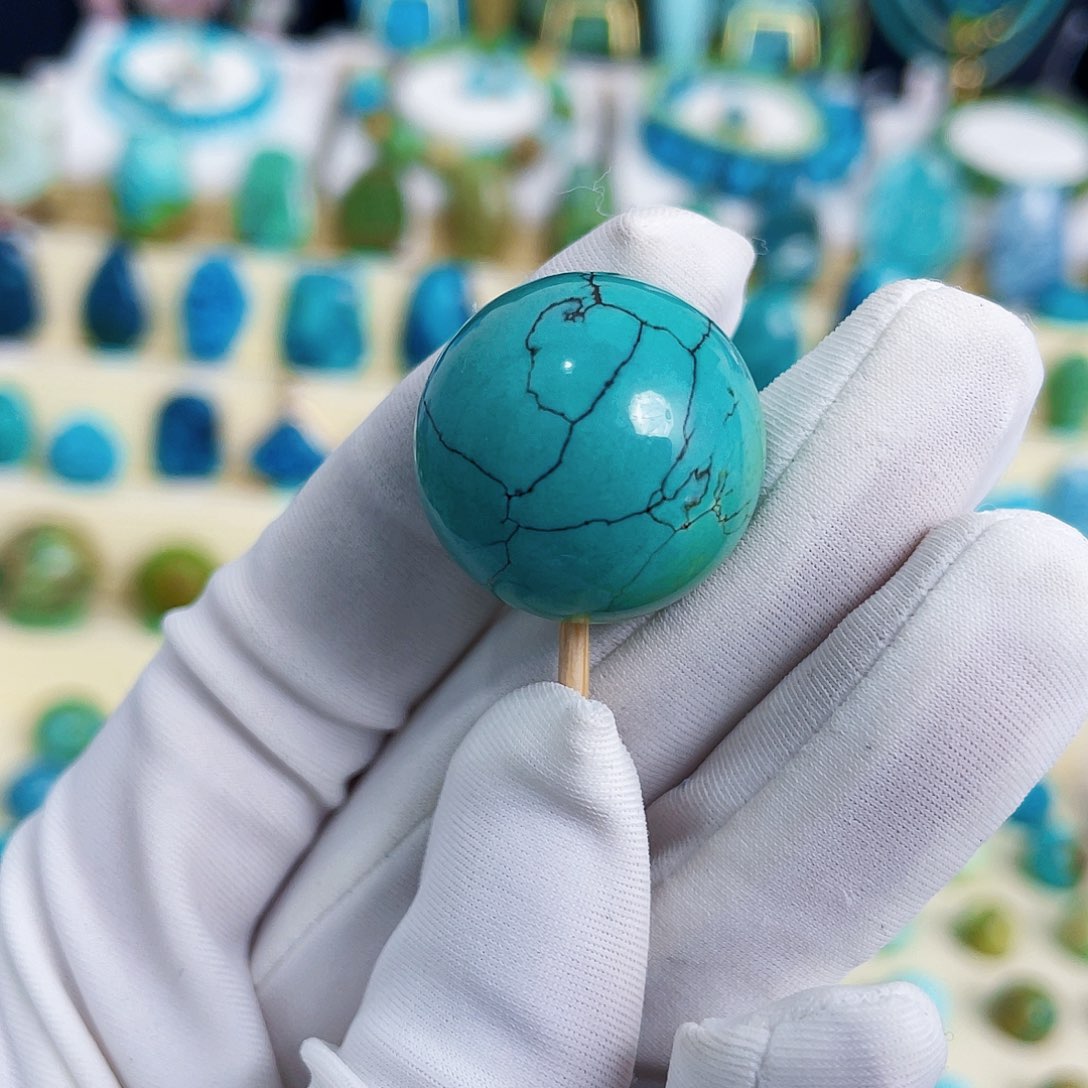 绿松石未镶嵌颈饰