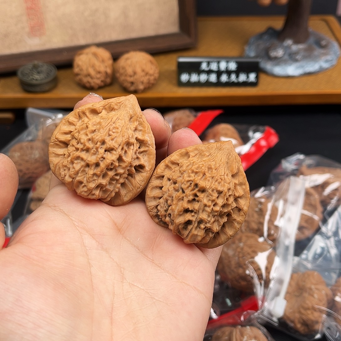 一***肌文玩核桃吊坠朱雀388