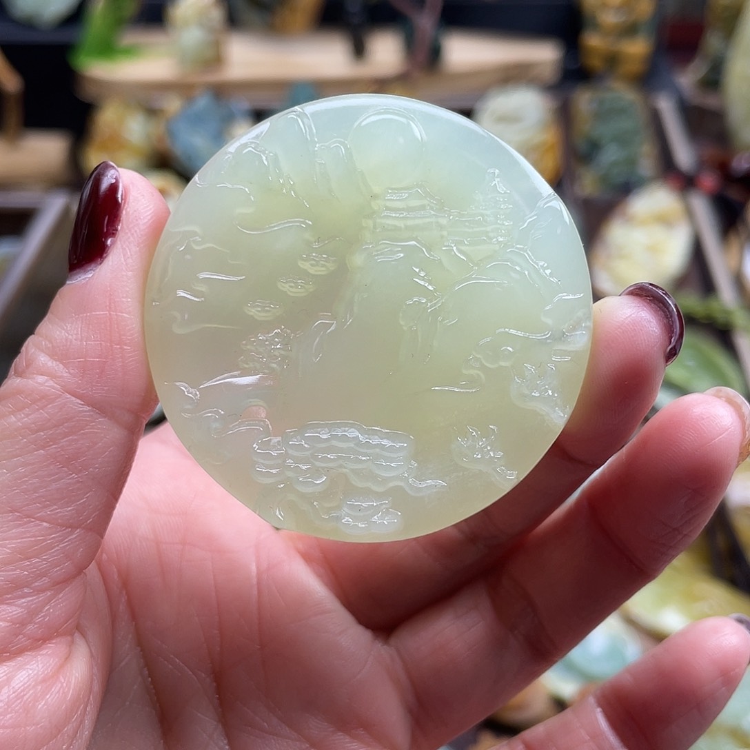 蛇纹石玉颈饰未镶嵌岫玉山水