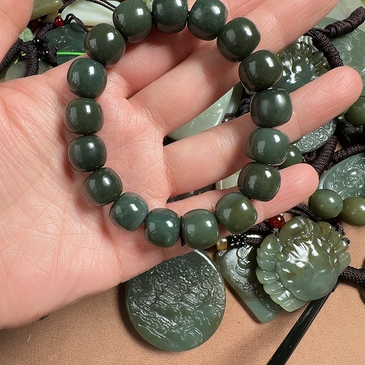 和田玉颈饰未镶嵌