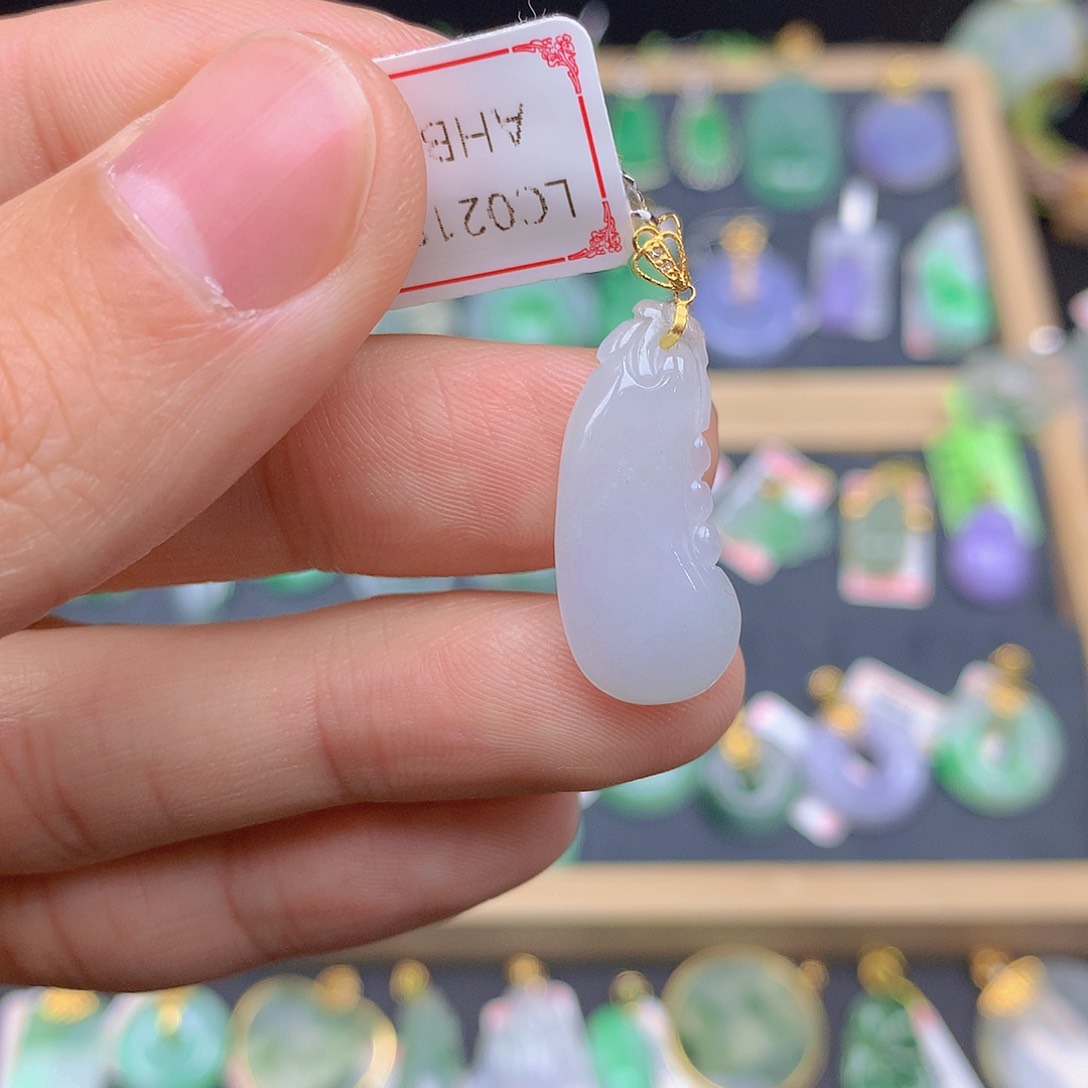 翡翠颈饰18K金镶嵌翡翠