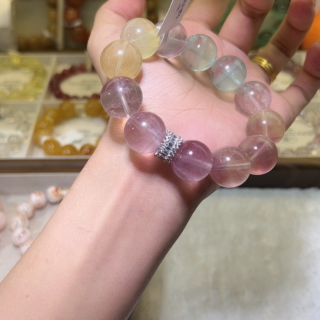 水晶手链未镶嵌只**挞48小时鉴赏