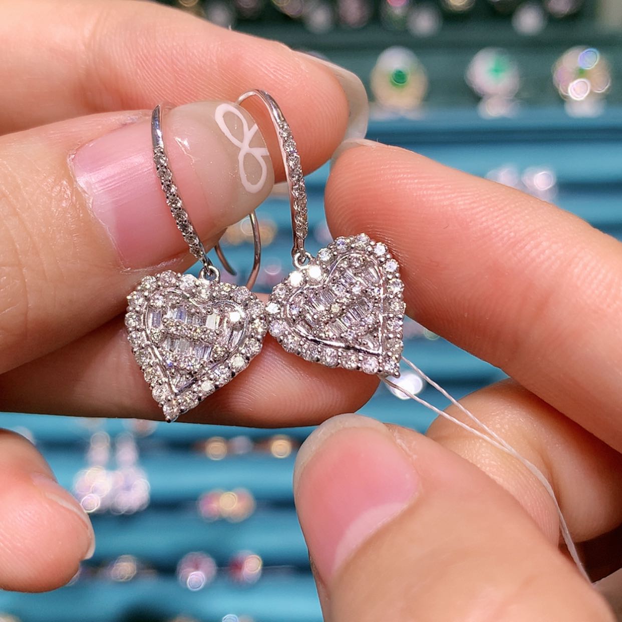 【闪购商品】钻石耳饰18K金镶嵌钻石耳钉