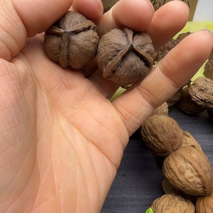 浮***千猴头核桃吊坠三棱