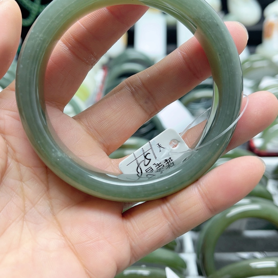 和田玉（糖玉）手镯未镶嵌G****轻