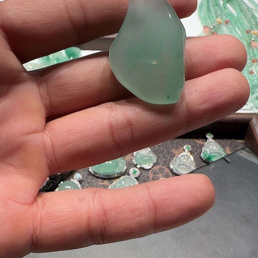 石英质玉（非洲翠）未镶嵌颈饰高冰随行吊坠