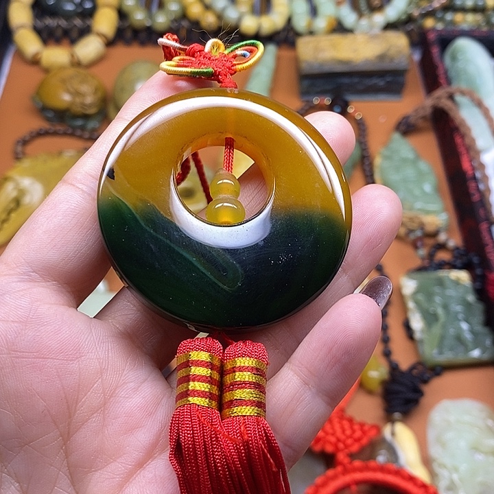 岁***款透闪石-蛇纹石玉未镶嵌项链