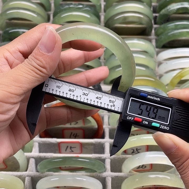 未镶嵌蛇纹石玉手镯15