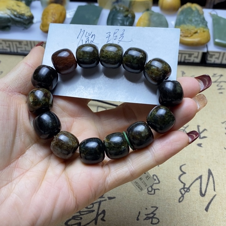 透闪石质玉手把未镶嵌