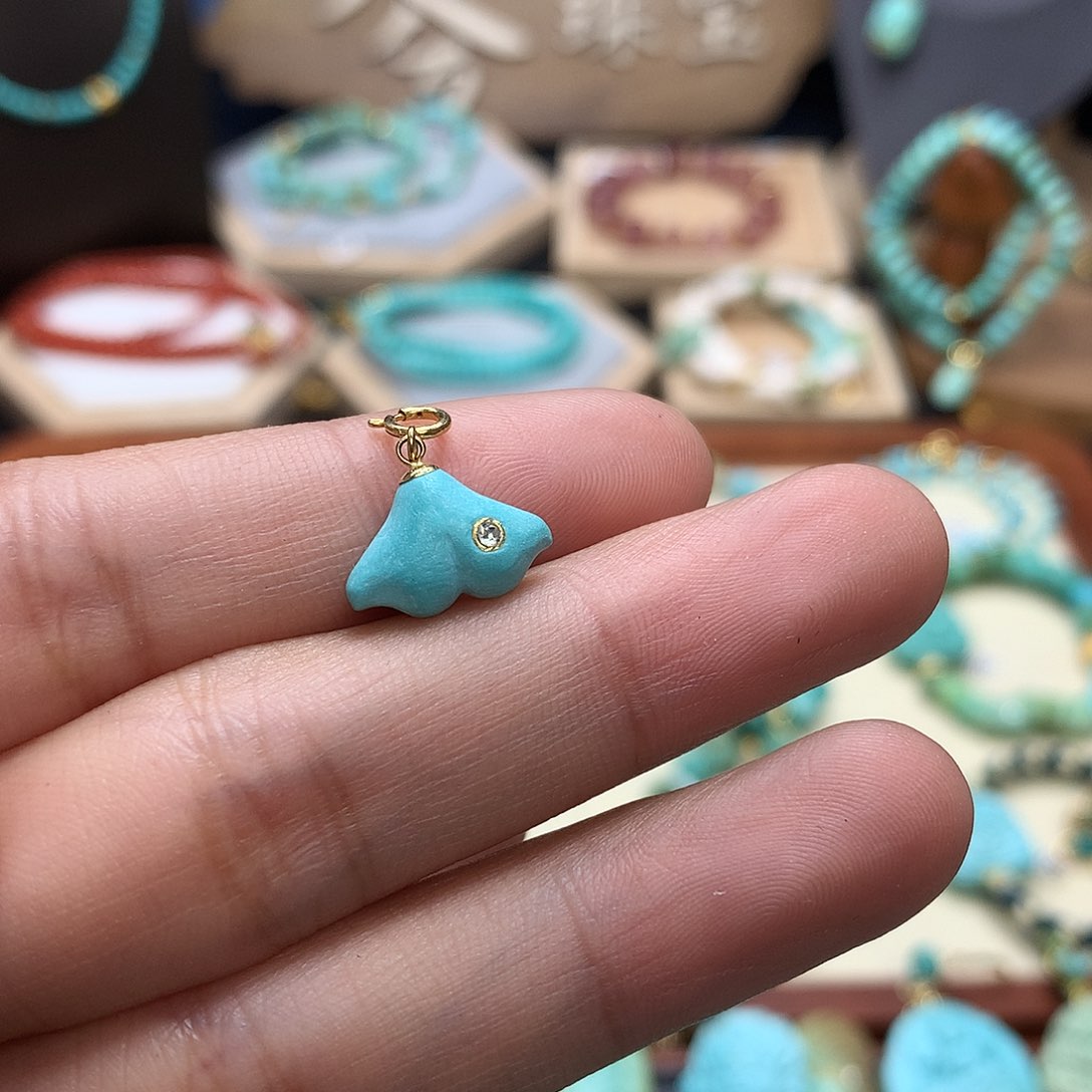 绿松石挂件18K金镶嵌来**长