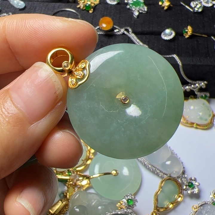 翡翠吊坠(不含链)18K金镶嵌翡翠吊坠项链