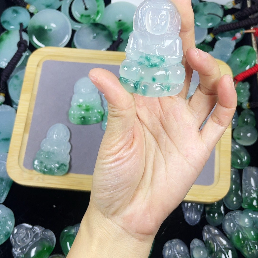 K***e翡翠未镶嵌颈饰吊坠